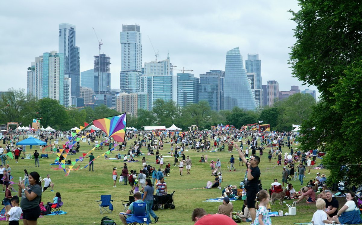 Hundreds of kites soared high above Zilker Metropolitan Park on Sunday for the annual ABC Kite Fest! 🪁 Having joined in this tradition, we celebrated the nation's oldest kite festival, embracing the joy of flight and community.