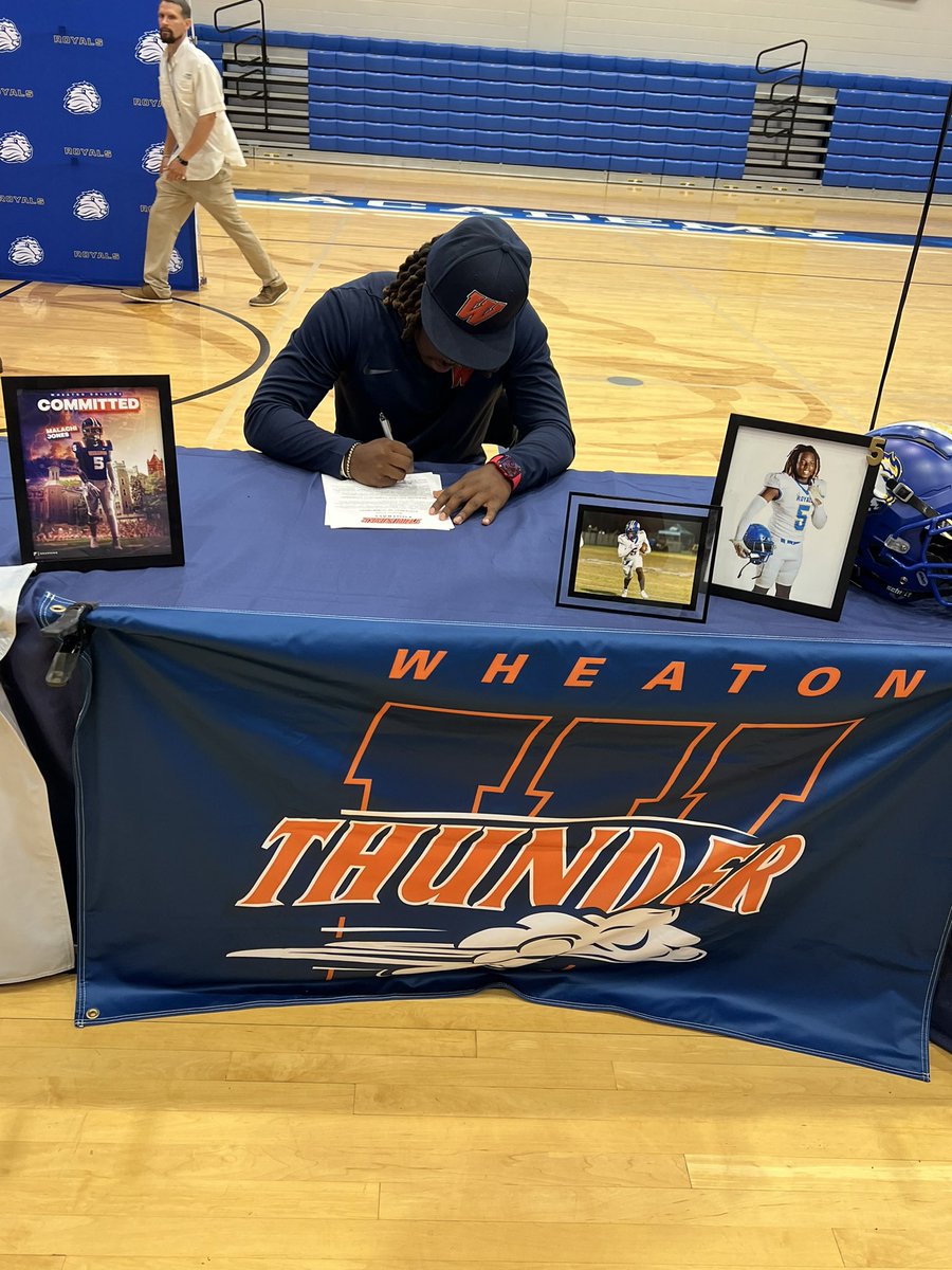 JonesMalachi1's tweet photo. Official! 🔵🟠@WheatonFB @CoachHawley https://t.co/SbuvQcWtN8