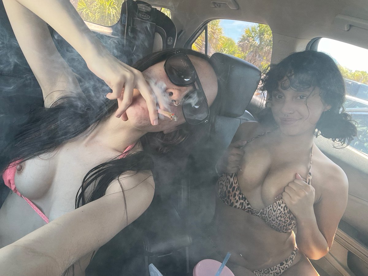 would yu smoke w me & @lilbootyylatina 😇