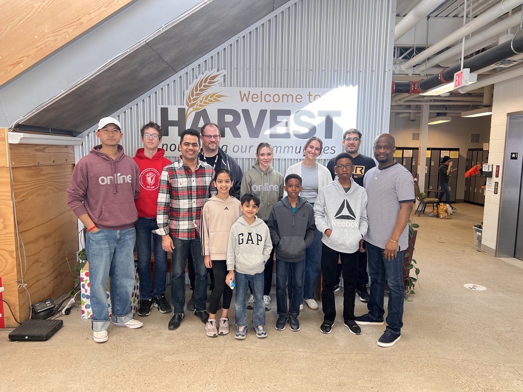 #NationalVolunteerWeek - Onliners and their families volunteered at @harvestmanitoba on Saturday! We learned about the crucial work that Harvest does each day. - Every month, #HarvestManitoba feeds over 109,000 Manitobans, over 49% of which are children. harvestmanitoba.ca