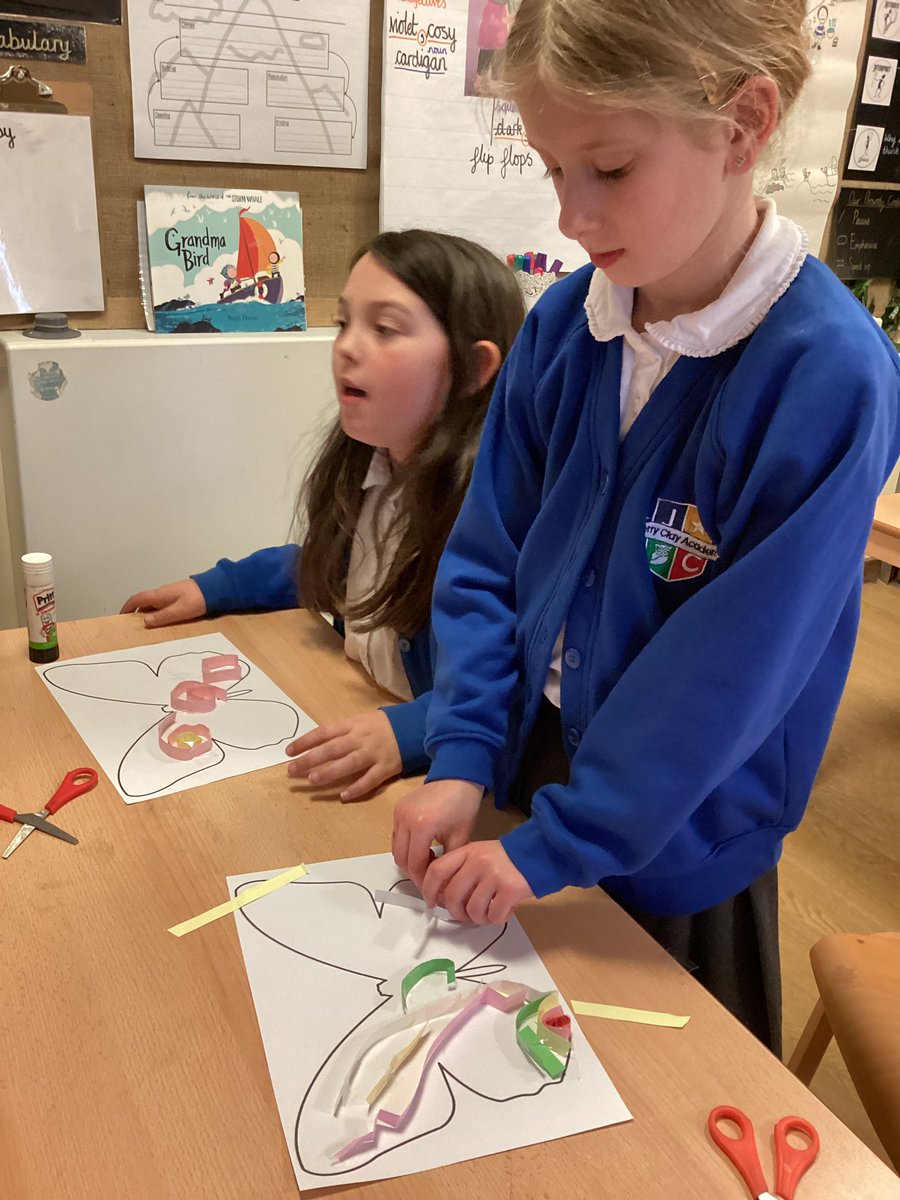 A fantastic start to Arts & Craft club! Year 3 and 4 used different techniques to fold and shape paper to create intricate detailed animals. Next week, we are striving to replicate our shapes and colours using water colours 🖌️👩🏻‍🎨