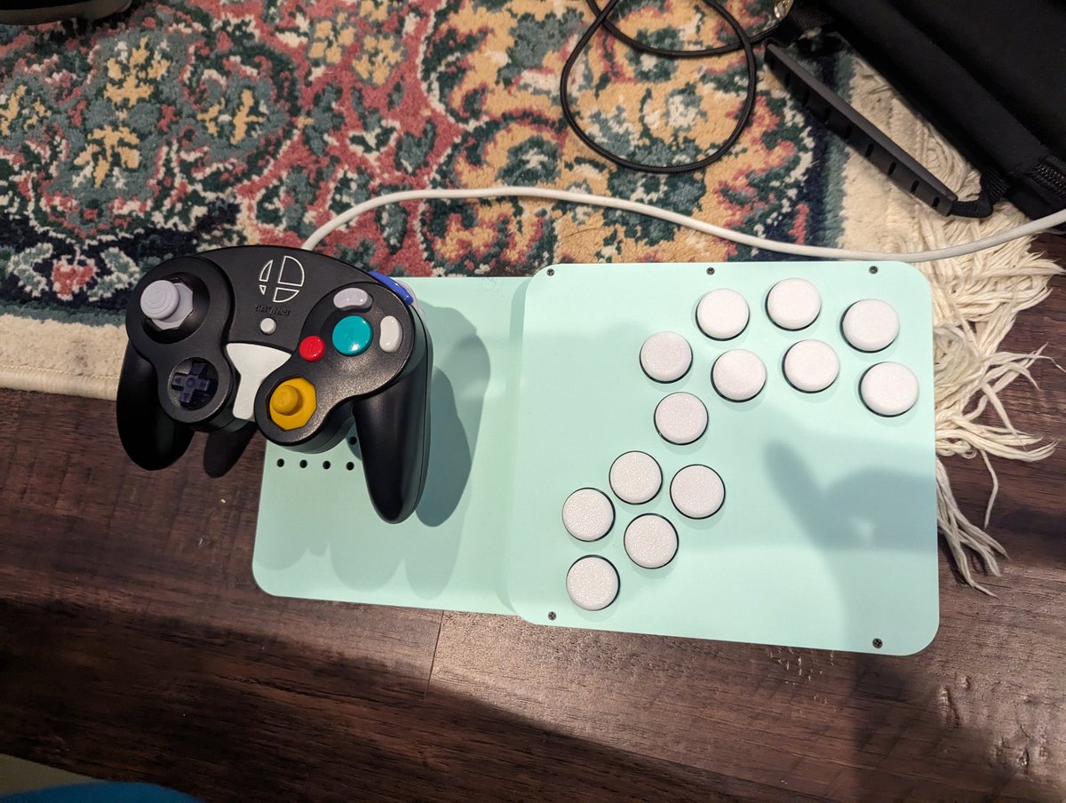 Sparkmelee's tweet image. pinned tweet
I make controllers! Mostly OEMs (cap module, heartbeat both sticks, lubed triggers, opt. tac-z, etc.) but also PhobGCCs, just DM me! This is what I've been spending my time on
I'm switching to the Cubstraption, it is this demon controller. DM @CubsAZ to cop (1/3)