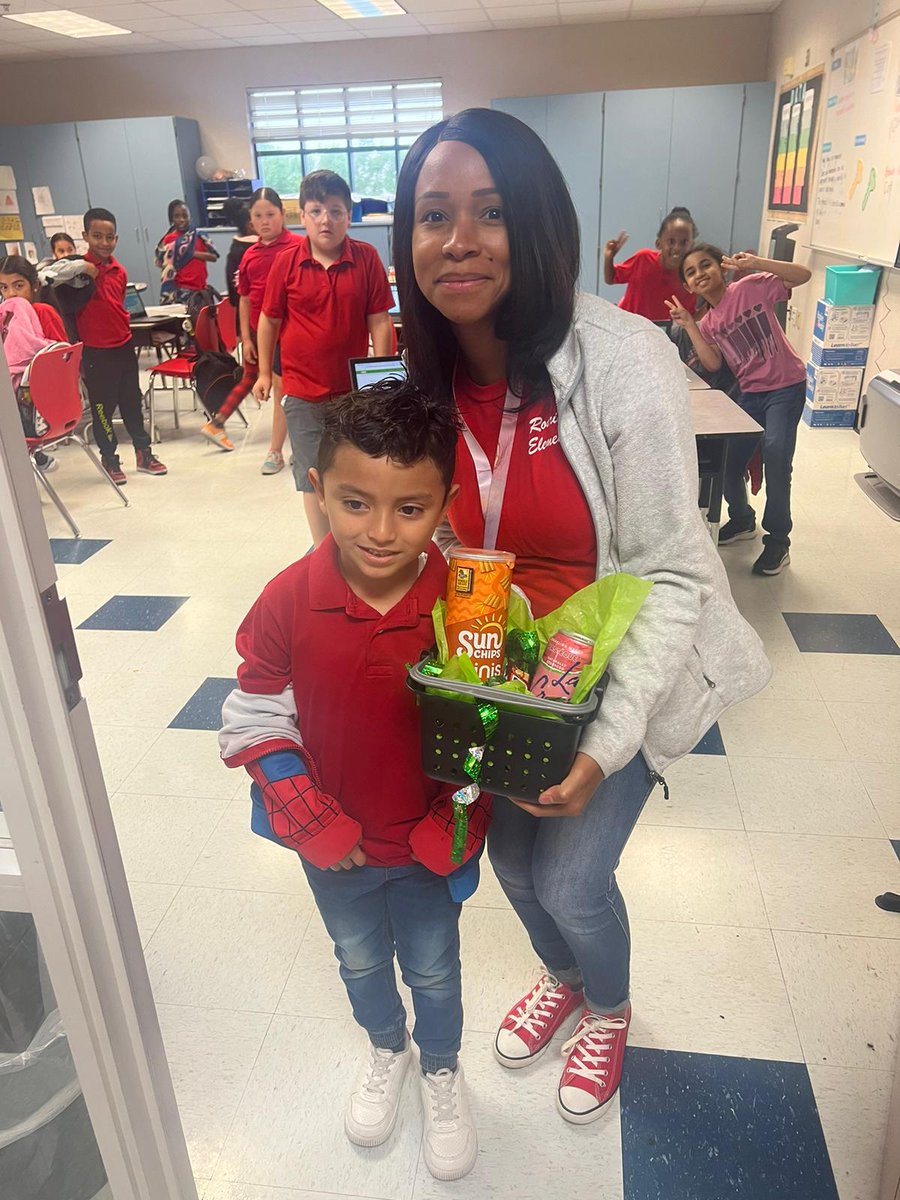 ChenayGrimaldo's tweet photo. Great things are happening @hisd_SRE  Today, our kindergarten explorers dressed in red and delivered snack baskets to our 3rd grade team to support their STAAR testing days!! Good luck, 3rd grade!!!!! Roooaaar out the STAAR!!! 
@ShanaeHampton_ 
@ParisaBehzadi_ https://t.co/CKJKC8MiBE