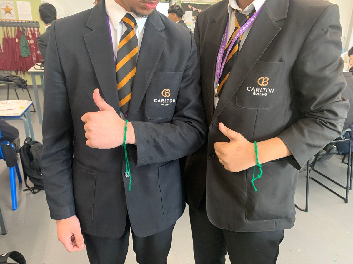 CarltonBolling's tweet image. Year 11 Design and Technology boys learning to knit. #gcserevision #creative #designandtechnology