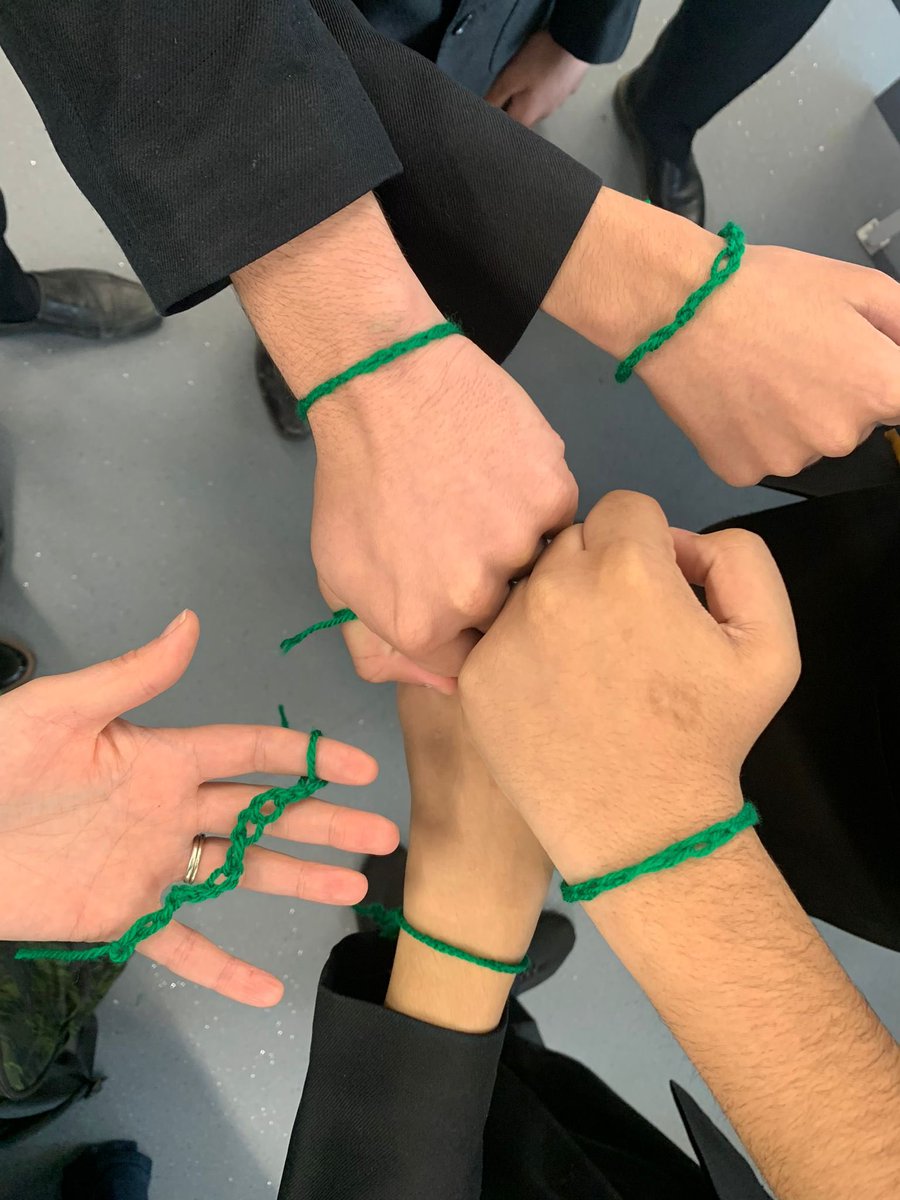 CarltonBolling's tweet image. Year 11 Design and Technology boys learning to knit. #gcserevision #creative #designandtechnology