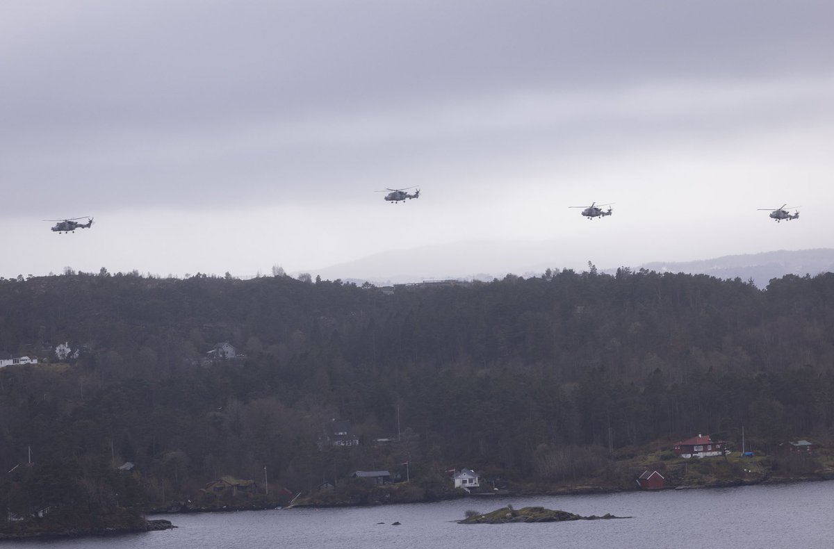 815NAS's tweet photo. Weโve arrived! ๐ณ๐ด
After a long transit, our four-ship of aircraft has arrived in Bergen ready to hone our war fighting capability.
@JEFnations
@RNASYeovilton
@Forsvaret_no
@DefenceOps https://t.co/AQ7Oz28FdS