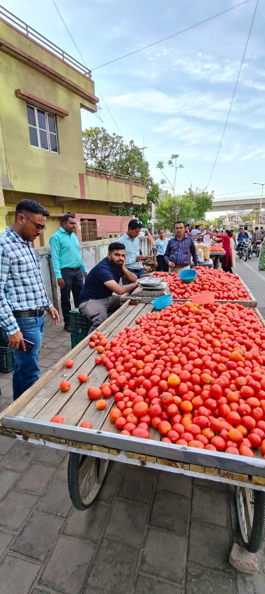 AmdavadAMC's tweet photo. *મારું શહેર મારું ગૌરવ અંતર્ગત અમદાવાદશહેર માં અમદાવાદ મ્યુનિસિપલ કોર્પોરેશન દ્વારા પ્રતિબંધિત પ્લાસ્ટિકનો વપરાશ કરતા પાસેથી પ્લાસ્ટિકનો જથ્થો જપ્તી તથા વહીવટી ચાર્જ વસુલાતની કામગીરી કરવામાં આવી હતી.

#AMC #amcforpeople #penalty #avoidusingplastic #ahmedabad #municipalcorporation https://t.co/1iwzwa3oOk