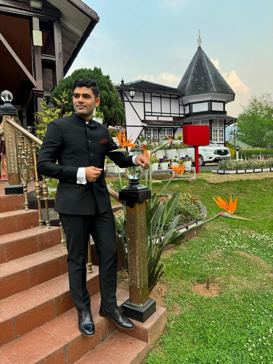 DDChoudharySRCM's tweet photo. बेटे हर्ष चौधरी को भारतीय प्रशासनिक सेवा (IAS) में चयनित होने पर आप सभी के द्वारा दी गई शुभकामनाओं एवं अपार स्नेह के लिए हार्दिक आभार। https://t.co/7JUTrWFPeF