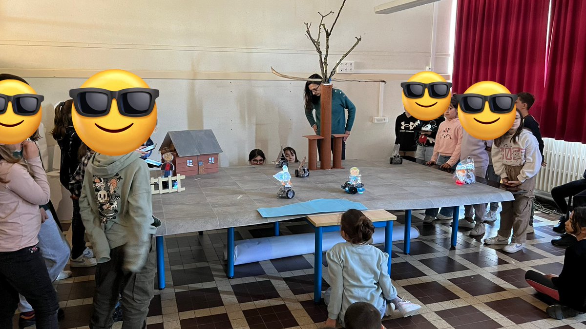 Visite des écoles #TNE de la @DSDEN_Aisne : l’école Collery de St-Quentin nous présente son projet de robot-numérique et les divers usages du numérique sans écran en maternelle. @TrousseAProjets @PINEL1 @FabienPle @PhilSenellart @ChristopheROMEU