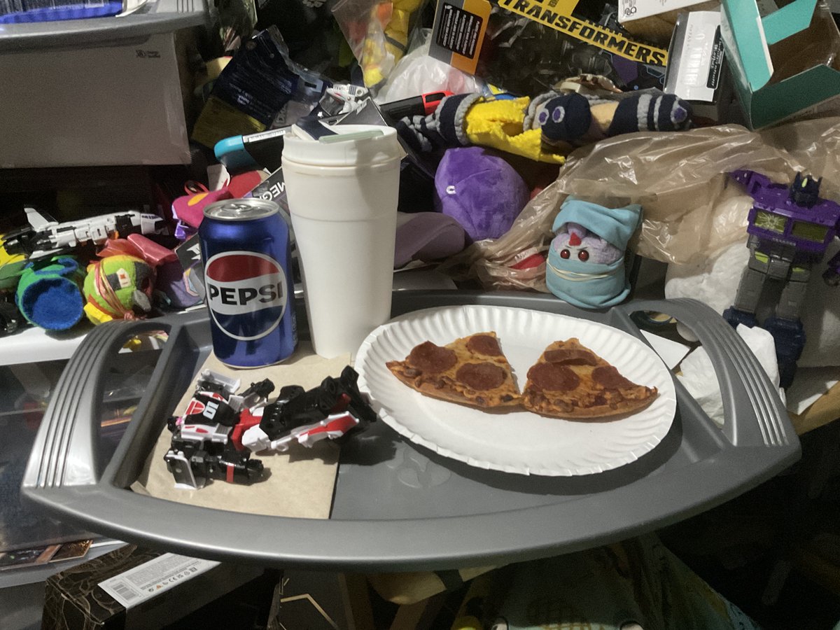 @JesseWittenrich @TformTheNight @BotCon
Puggle IDW Galvy: Seeing #Crasher/#Fracture From #TransformersLegacy/#Transformers #Legacy Taking A Nap By 2 #GlutenFree #PepperoniPizza #Slices From #DominosPizza On This Tues.04/16/2024 Day! #GalvyTFs #Pizza #GalvyTFsPizza #Velocitron 01