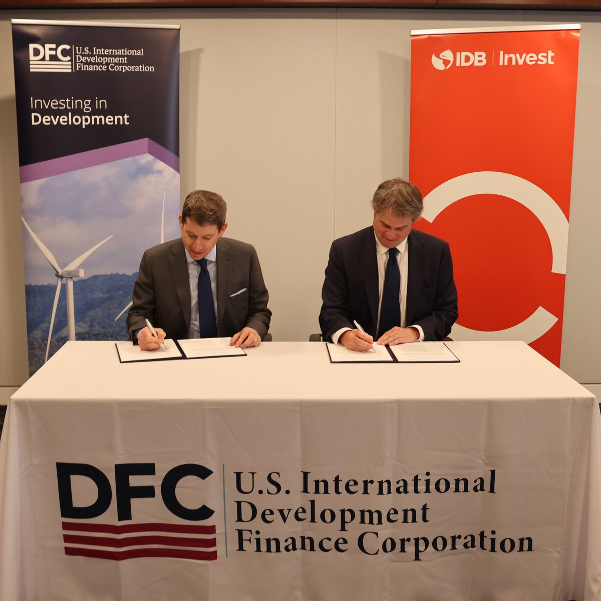 Building on the Americas Partnership Platform, DFC and @BIDInvest unveiled a new co-financing framework to boost high-standard projects in Latin America and the Caribbean—showcasing the strength of collaboration for driving increased impact. dfc.gov/media/press-re…