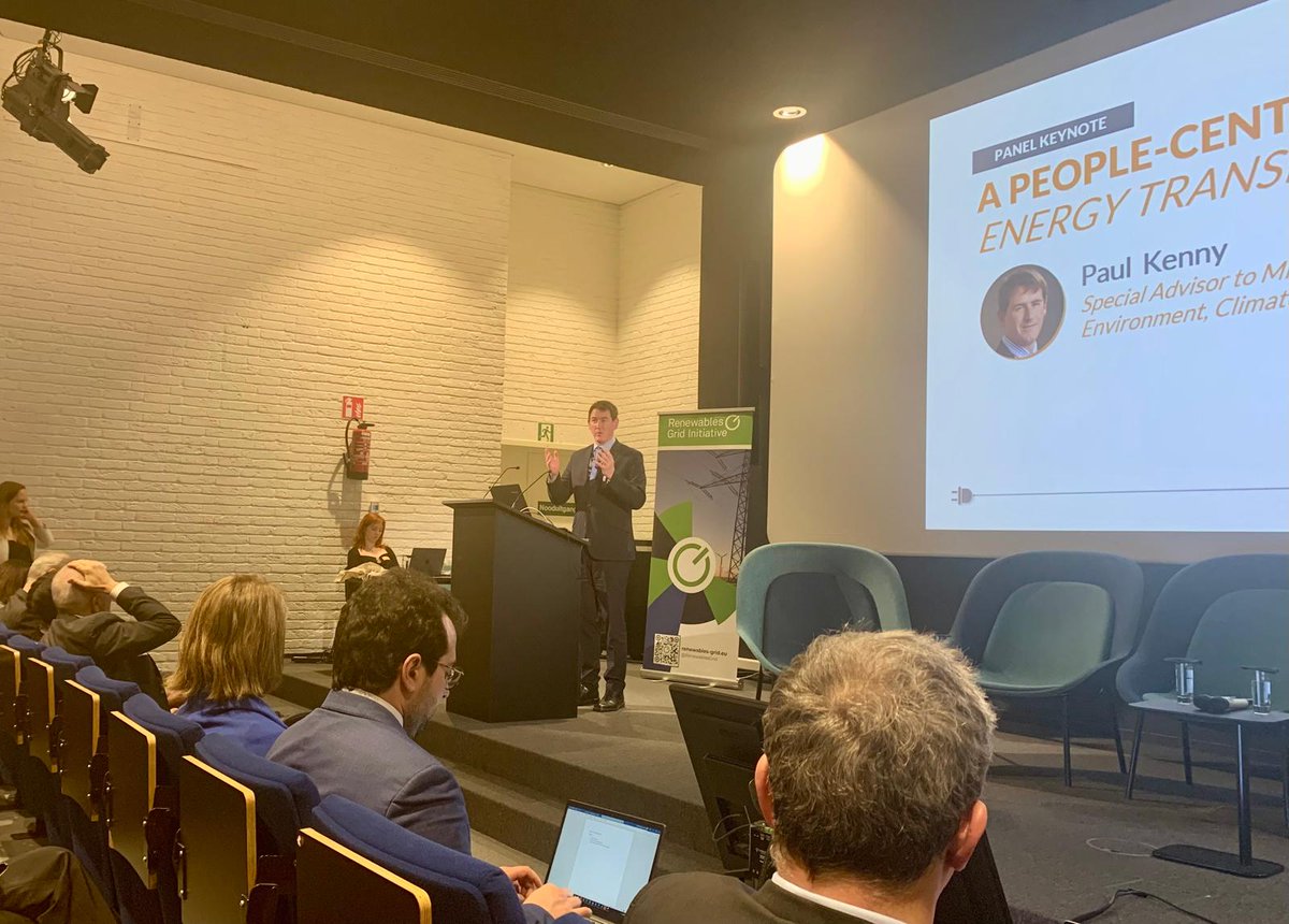 🫂@Paulkenny79 from the Irish Ministry for the Environment, Climate & Communications kicked off our final panel on #SolidarityWithPeople 3⃣ key messages 📩invest time in people 📩real & respectful co-design 📩listen to local politicians - anthropologists of our society