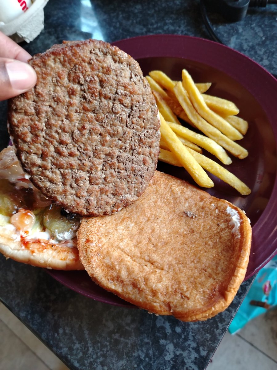 AdrianDCarney's tweet photo. @BurgerKingZA so this is your infamous WHOPPER???? Horrendous https://t.co/PbpEBDsRIa