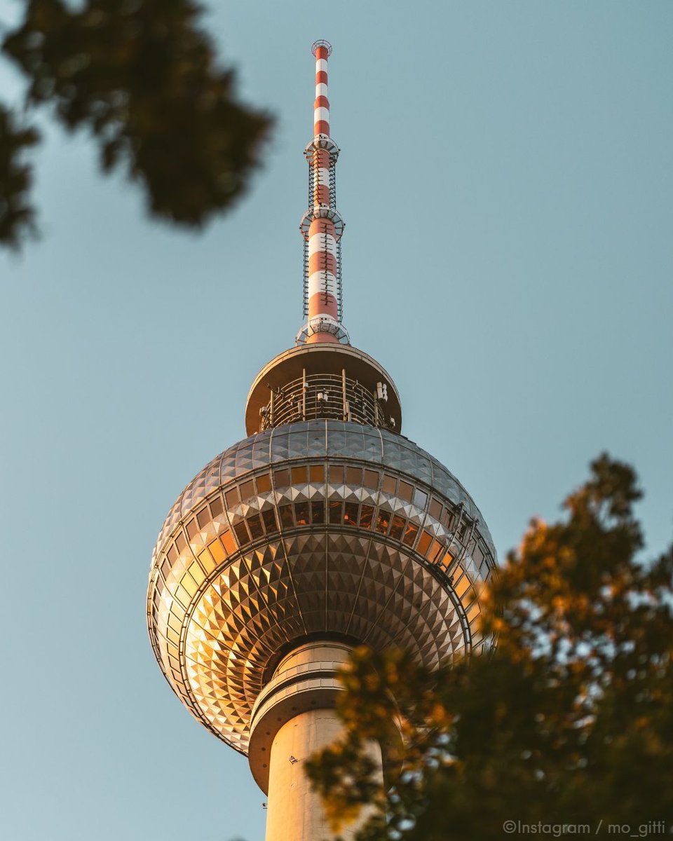 Always the center of attraction 📸 ✨ ❤️ 📷 Instagram / mo_gitti #visitberlin #berlin
