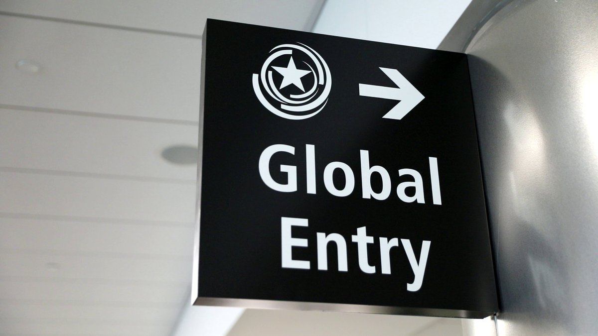 DFOSanDiegoCA's tweet image. #GlobalEntry is a @CBP program that allows expedited clearance for pre-approved, low-risk travelers upon arrival in the United States. Enrollment on Arrival is available at the #SanDiegoAirport. Skip the wait!