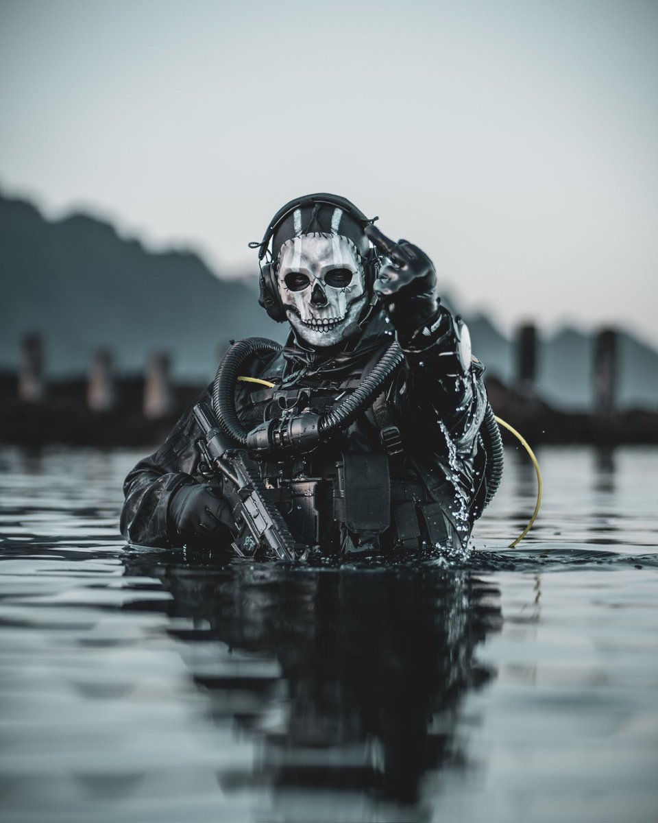Bat_Ghost_'s tweet photo. Simon doesn't usually talk much! but your answers are remarkable!
•
📸 @pol_shutter 
-
@CallofDuty @ATVI_AB 
@InfinityWard @SHGames 
•
#WarzoneMobile #cosplay https://t.co/ghtJg5iL7h