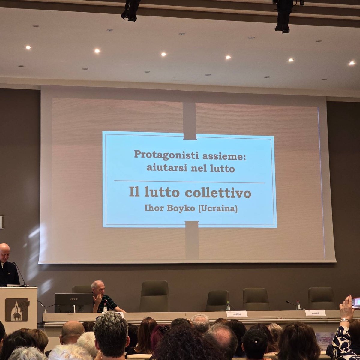 LBolzonello's tweet photo. Nel weekend ad Assisi in rappresentanza di Advar per il 20° convegno del coordinamento nazionale dei gruppi di elaborazione del lutto. Tra i temi: il #lutto affrontato nei paesi in guerra, il lutto pre e perinatale e come affrontare il tema del suicidio con i più giovani. https://t.co/hLDRNOTjnT