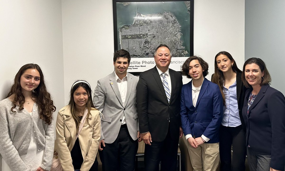 Nice to meet with students from @StIgnatius who came up to Sacramento from my district Monday to discuss issues like housing, climate change & immigration. It’s great to see young people engaged, getting involved & seeing their representatives. That’s leadership in the making!