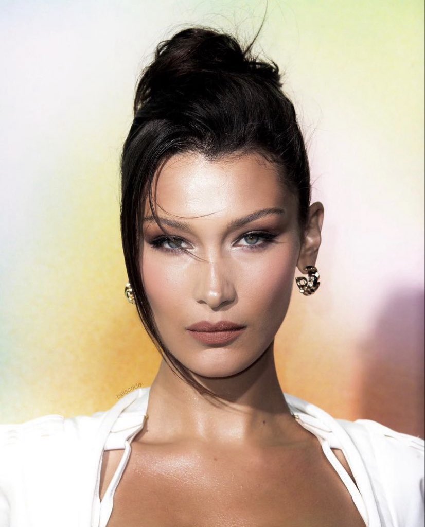 bella hadid’s face card is superior