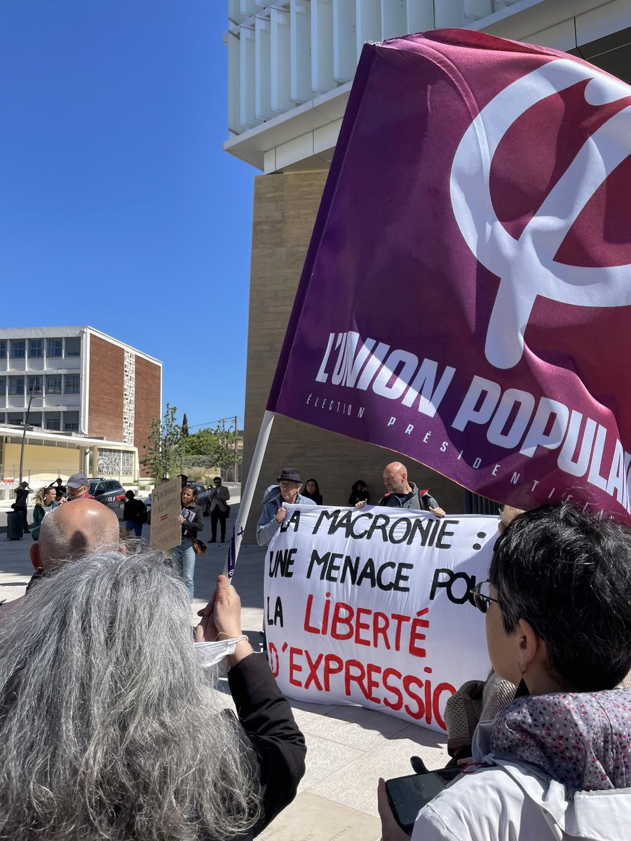 LNLeCacheux's tweet photo. Soutien à notre camarade Alexandre, victime d’un procès politique par un député macroniste.
Nous serons toujours là pour refuser la répression politique organisée par la macronie pour faire taire les oppositions.
No Pasaran ✊
#confettis
#procespolitique
#franceinsoumise https://t.co/USzTw7POEk