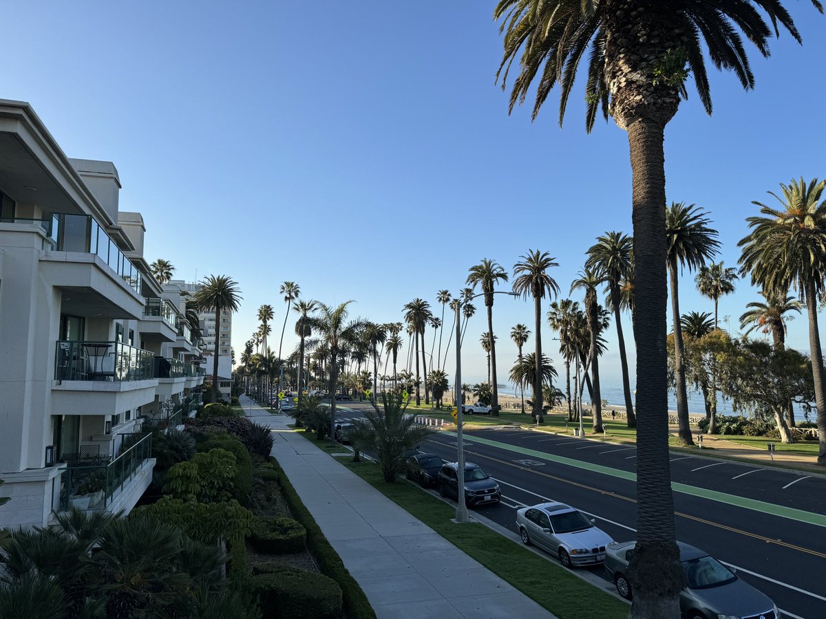 Santa Monica #Weather:

Sunny 

High of 70° 

Nearly perfect
 
🌴🎡🏄🏾‍♀️ 🇺🇦 

#California #cawx #beachlife