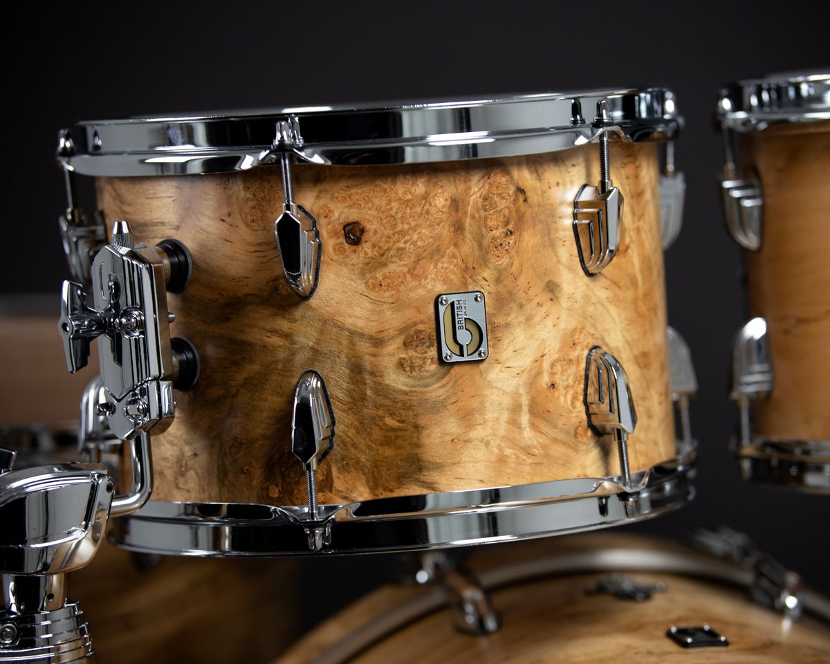 Our Sweet Spalted Gum veneer kit is heading to @Drumshopweb —crafted from oak with a captivating satin lacquer finish. Brace for a seismic boom that'll leave the crowd breathless. Sizes: 10”x8”RT • 12”x8”RT • 14”x14”FT • 16”x14”FT • 22”x16”BD #madeinbritain #britishdrumco