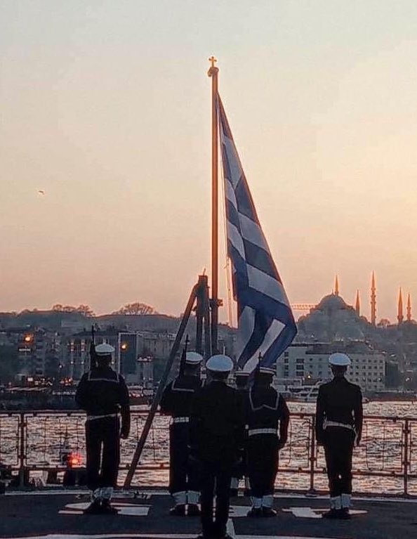 ohmieboy's tweet photo. Και αφού σας πονάει, δείτε την ξανά https://t.co/f4iJmcyU8h