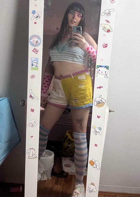 I&rsquo;m gonna pin you down and bully you 😌💕🩷 https://t.co/g4X8oK59Pw