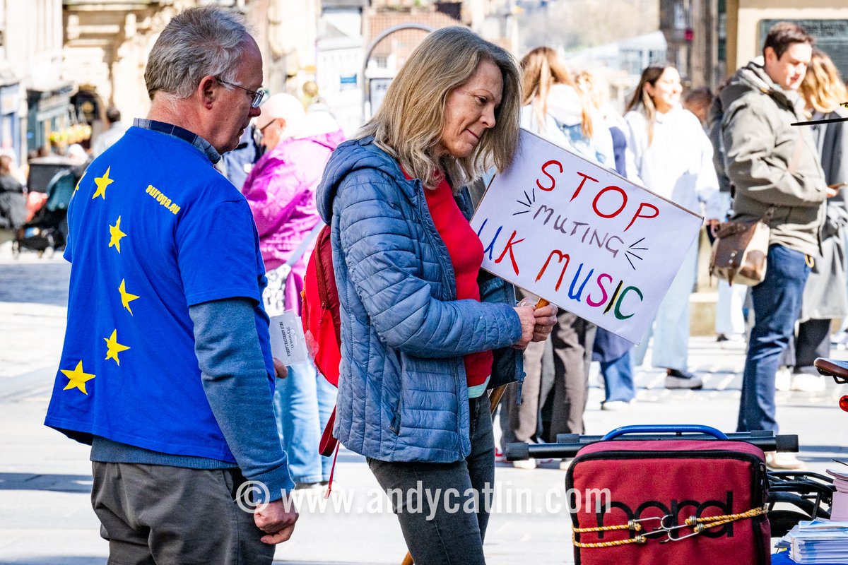 International Relations #1 - Good to be at Busk Against Brexit in #Edinburgh today that launched the @euromovescot Face the Music campaign which calls for the government to break down the Brexit barriers for the UK music industry. Photo album > andycatlin.myportfolio.com/busk-against-b…