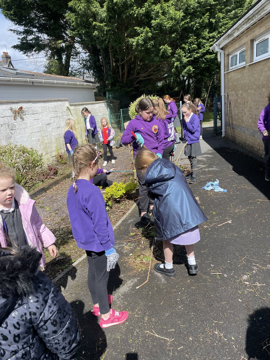 ‘Team work makes the dream work’ with Eco & Healthy School Clubs. Helping hands maintaining our Memorial Garden 🌱 🌳 🌺@EcoSchoolssouth @EcoSchoolsWales @H_SwanseaBay #BCIWElgan #BCIWHealth