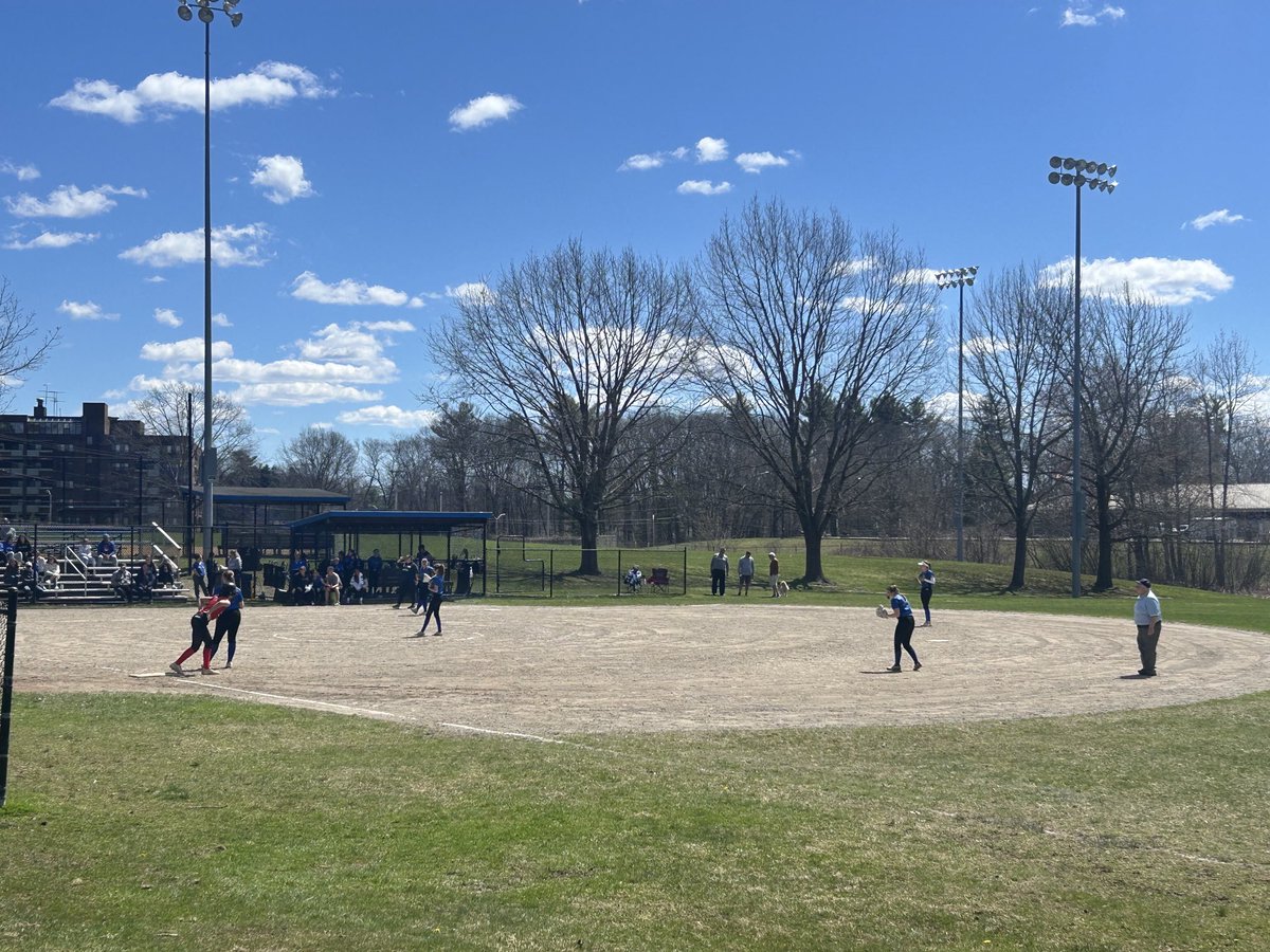 In varsity softball action…the Knights lead the Rangers 5-0 in the top of the 5th. ⁦@NA_Athletics⁩ ⁦@chetjackson22⁩ #GoNA