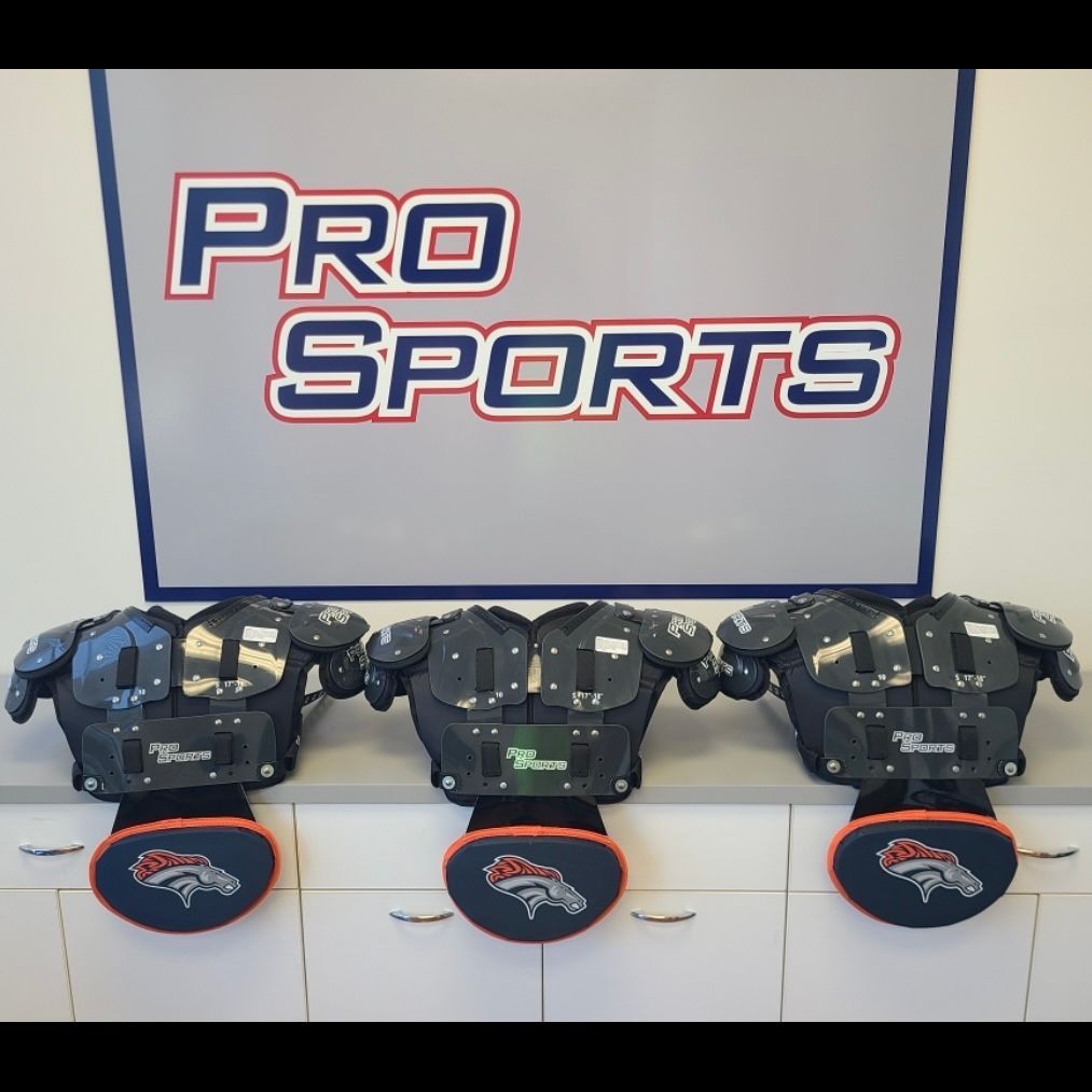 @EastForsythFB, look out for these #ProSportsCustoms heading your way!‼️

A big shoutout to Coach Dustin Canon (@coachdcanon) for trusting Mike Nelson (@ProGearNellie,) Klay Killingsworth (@KlayK_97,) and the rest of our crew to get it done!

@BakersSports

#KnowTheLogo