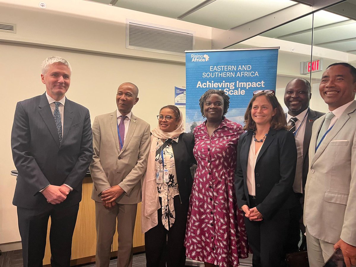 At a #SpringMeetings “Strengthening Financial Preparedness to Shocks' session convening Ministers of Finance of Eastern & Southern Africa, I joined Victoria Kwakwa, @WorldBank VP, East & Southern Africa to sign a letter of intent to collaborate on #climate, disaster risk finance.