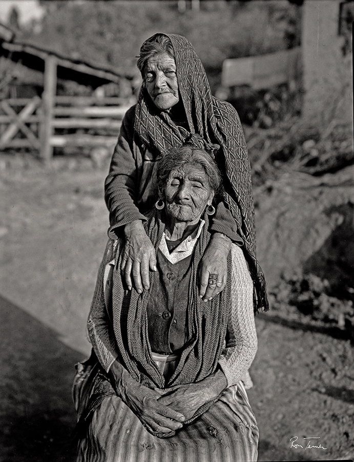 #mexico #méxico #analogphotography #analog #portrait #portraitphotography #portraitphotographer #portraitphoto #largeformatphotography #largeformatprinting #largeformat #viewcamera #family #travelphotography