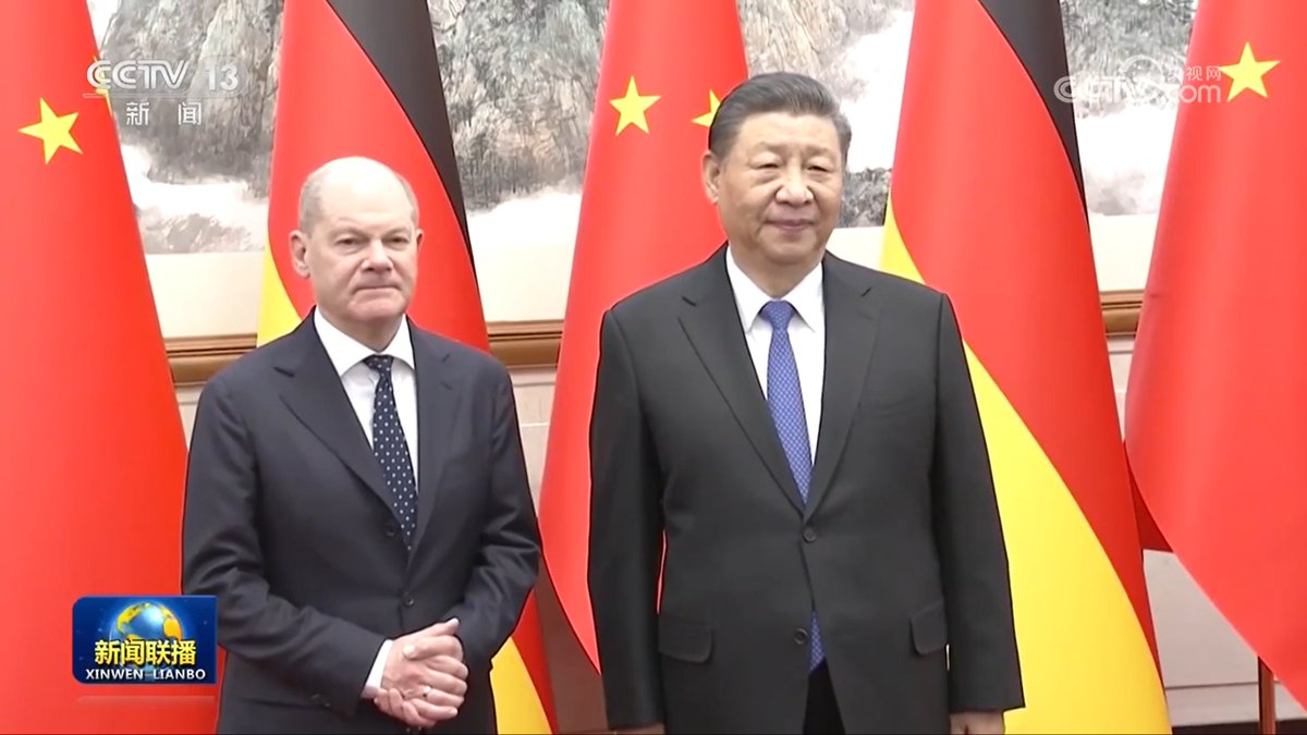 China's (attempt at) charm offensive towards Europe continues. News about Xi Jinping's meeting with German Chancellor Olaf Scholz: - makes Xinhua frontpage's top story, and - takes up a whopping 7:35 minutes of tonight's CCTV evening news broadcast (i.e. 1/4 of total airtime)./1