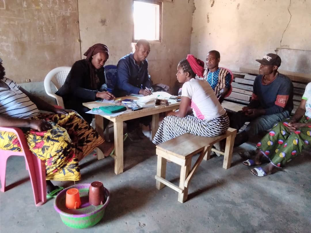 RenaspGui's tweet photo. Notre équipe basée à Nzérékoré s’est rendue dans les communautés de MACENTA, pour des séances de formation et de sensibilisation des Associations Villageoises d’Epargne et de Crédit (AVEC).

Zoboroma, Maleweita, Boo, Koima, et N’zébéla étaient concernés.
#RENASP https://t.co/8CKRsIiNff