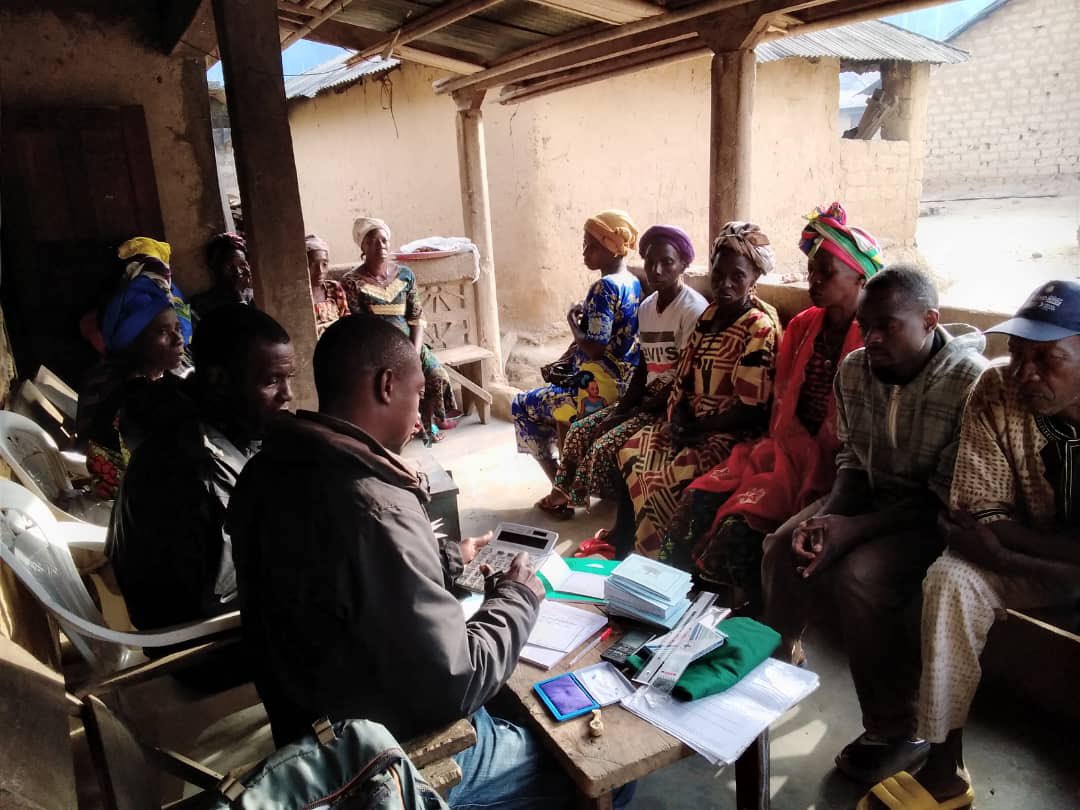 RenaspGui's tweet photo. Notre équipe basée à Nzérékoré s’est rendue dans les communautés de MACENTA, pour des séances de formation et de sensibilisation des Associations Villageoises d’Epargne et de Crédit (AVEC).

Zoboroma, Maleweita, Boo, Koima, et N’zébéla étaient concernés.
#RENASP https://t.co/8CKRsIiNff