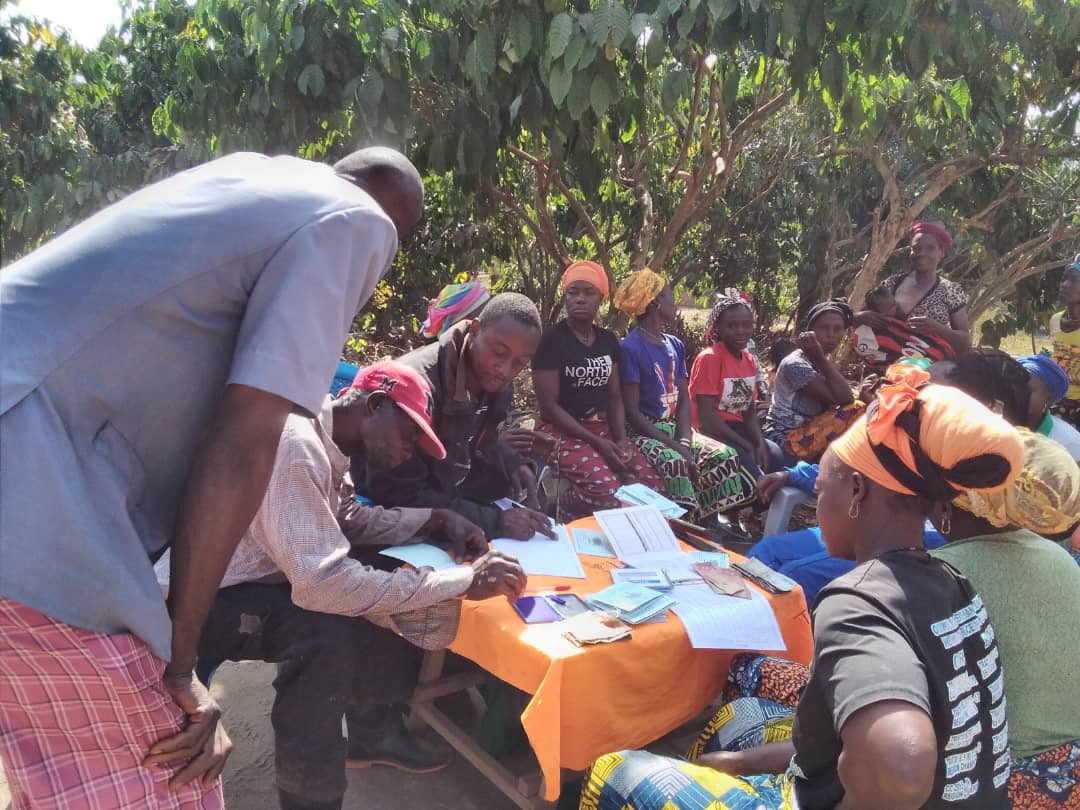 RenaspGui's tweet photo. Notre équipe basée à Nzérékoré s’est rendue dans les communautés de MACENTA, pour des séances de formation et de sensibilisation des Associations Villageoises d’Epargne et de Crédit (AVEC).

Zoboroma, Maleweita, Boo, Koima, et N’zébéla étaient concernés.
#RENASP https://t.co/8CKRsIiNff
