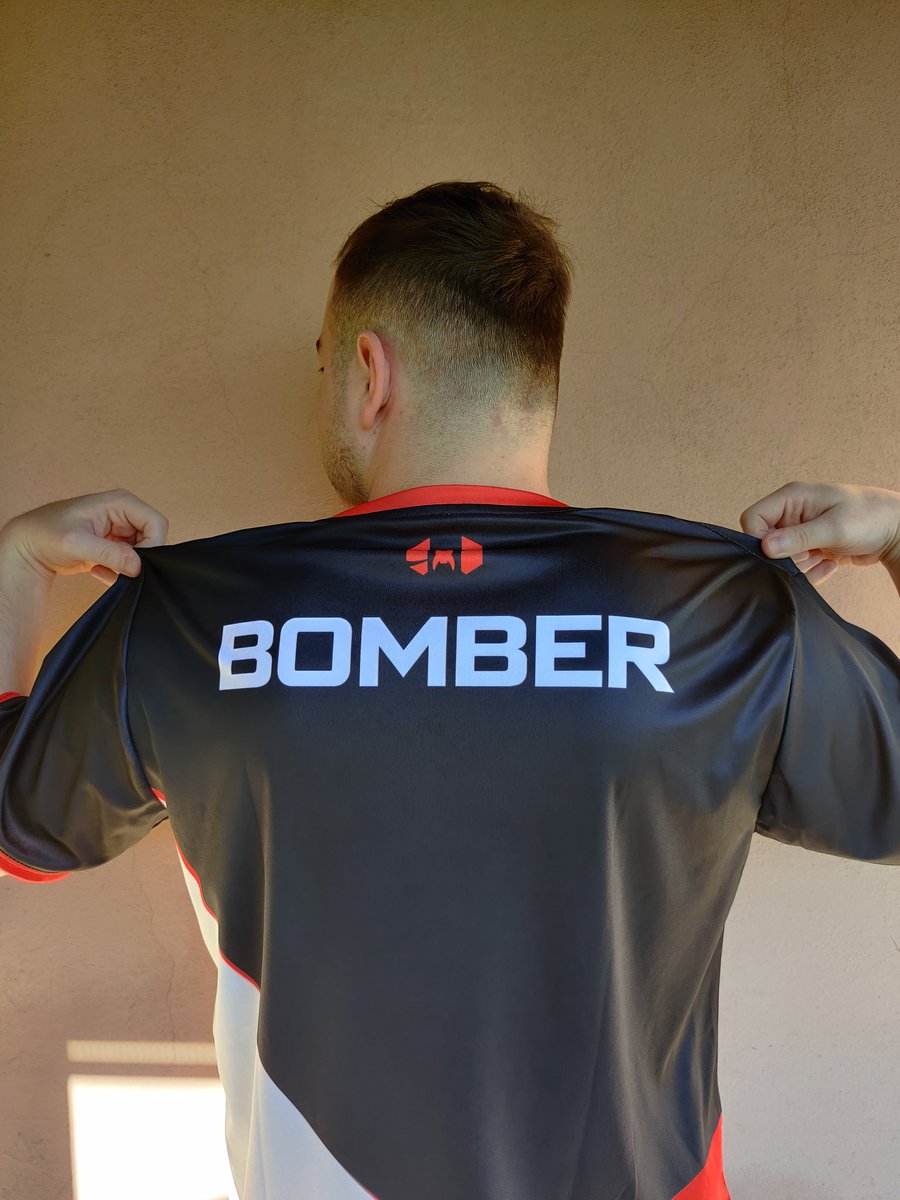 The new jersey is fire! 🥵 Big thanks to @WBBofficiel ❤️ If you want an esport jersey for your team open a ticket on wbb discord: discord.com/invite/worldbb