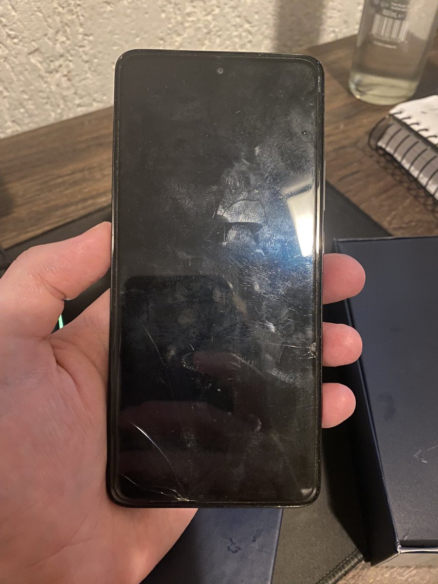 surdoembingo_'s tweet photo. Vendo motoedge30 256gb bateria nova, acompanha fone e carregador 

Mil reais, RT pra ajudar https://t.co/zBY0DhGVBM