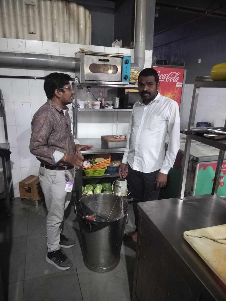AmdavadAMC's tweet photo. મારું શહેર મારું ગૌરવ અંતર્ગત અમદાવાદ શહેરમાં અમદાવાદ મ્યુનિસિપલ કોર્પોરેશન દ્વારા  એસ.પી. રીંગ રોડ પર આવેલા એકમોમાં પ્રતિબંધિત પ્લાસ્ટીક ડ્રાઇવ, 
(1/2)

#AMC #amcforpeople #avoidusingplastic #wastesegregation #ahmedabad #municipalcorporation https://t.co/AxElOyZepW