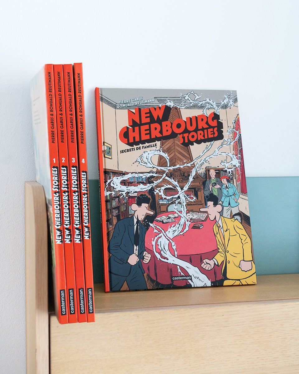 À New Cherbourg, c’est l’usage, le mystère rôde à toute heure... 🕵️‍♂️ Le cinquième et dernier tome de NEW CHERBOURG STORIES est en librairie aujourd’hui ! 📚 Une série écrite par Pierre Gabus et dessinée par Romuald Reutimann. ✍️ 🎨