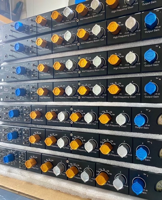ChameleonLabs's tweet photo. Obelisks of harmonic elegance come with the responsibility to craft inimitable music and your gear has a responsibility to engender inspiration that ignites your grey matter.

Start your stack: https://t.co/IOKEydcYQZ 

#chameleonlabs #chameleonlabs7603 #micpre #analog #recording https://t.co/VUxY5fyG6H