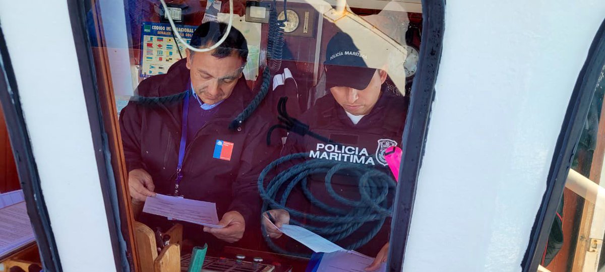 drtloslagos's tweet photo. En #Castro ayer equipo inspectivo de la #IPTCastro junto a @DGTM_Chile realizaron fiscalizaciones a 17 embarcaciones de conectividad y transporte de carga, verificando la documentación básica laboral y reglamentaria. Seguimos con el cuidado del #trabajodecente en todo el terreno https://t.co/joYFO3cDsj
