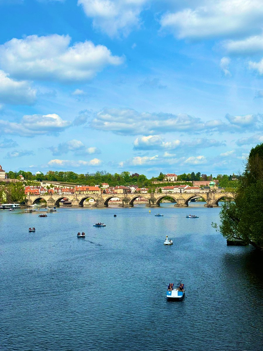 danithrones's tweet image. Hagas lo que hagas… vente con el novio a Praga 💙🇨🇿✅