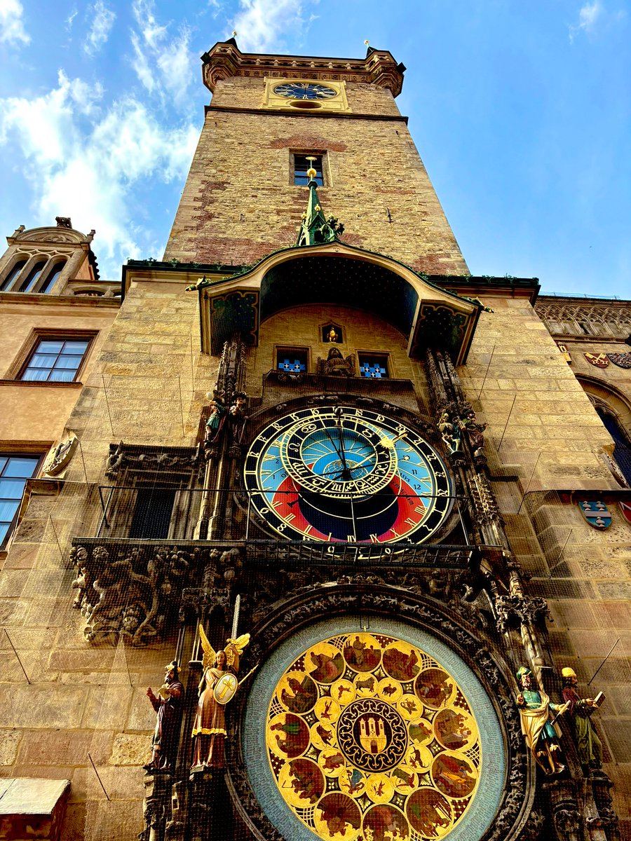 danithrones's tweet image. Hagas lo que hagas… vente con el novio a Praga 💙🇨🇿✅