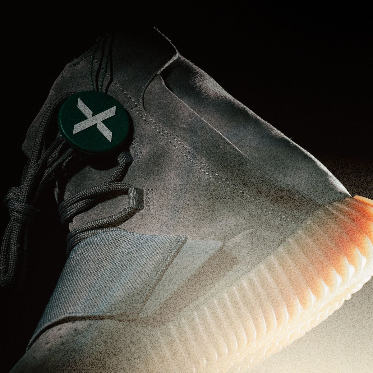 Now revealing the #MidweekHeat for this week: adidas Yeezy Boost 750 Light Grey Glow In the Dark 🔥 Get ready, bidding opens tomorrow at 12PM EST. More details: bit.ly/3uUfuy4
