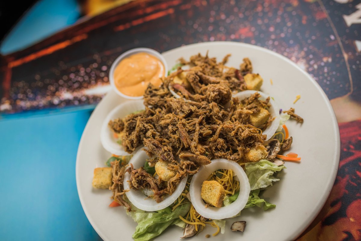 🍴Dive into a delectable pile of pulled pork piled high on a bed of crisp lettuce, topped with crunchy croutons, fresh onions, and carrots. Drizzled with our special sauce, this salad is sure to transport your senses to flavor town. 

#spacealiens #FoodieHeaven #PulledPorkSalad