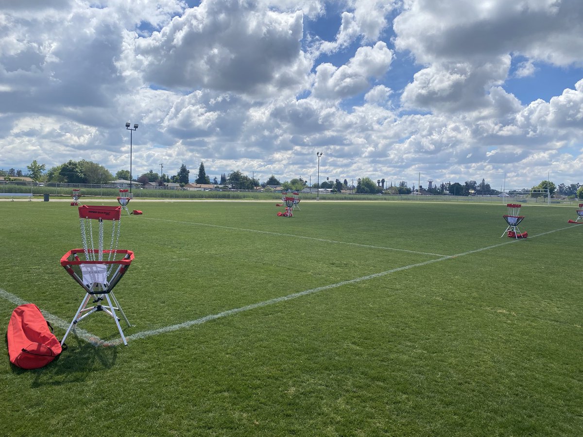 wanmer_michael's tweet photo. SCHS History in action, as students  take the Cold War to the field!  Students learned about containment and how the US looked to stop Communism through an outside disk demonstration!  Just another outdoor classroom #Burtonexperience https://t.co/7OWhDSx8Ih