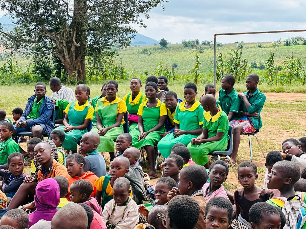 @ilolusaka Director Mr Wellington Chibebe has handed over educational materials worth $39,000 to Ministry of Education in Malawi to improve standards in 64 schools through Govt of Nertherlands funded Action for the Elimination of Child Labour in Supply Chains @AfricaAccel project